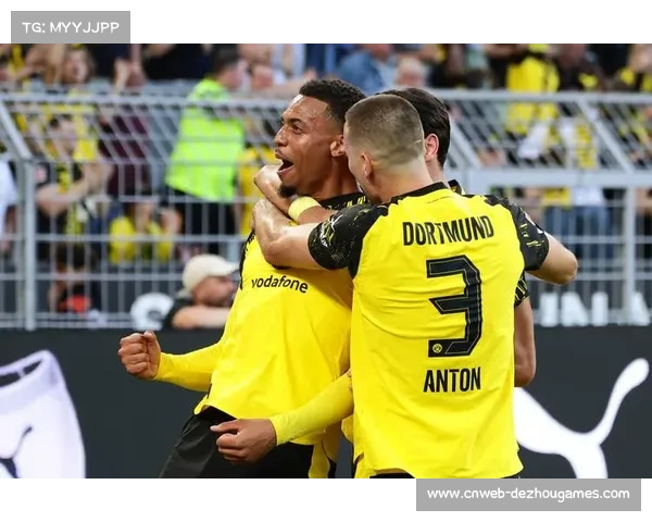 球迷现场营造热烈氛围，德甲比赛日文化独具特色