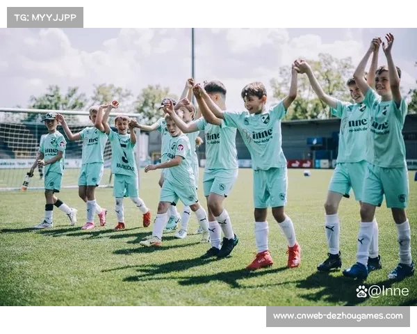 意甲俱乐部开展社区活动,球员参与青少年足球培训 意甲俱乐部开展社区活动,球员参与青少年足球培训